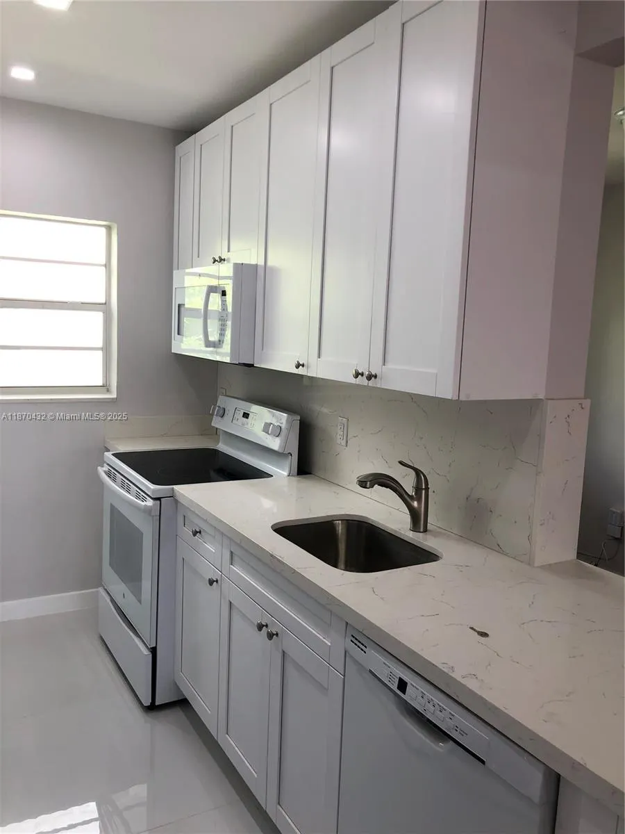 110 Zamora Ave, #4