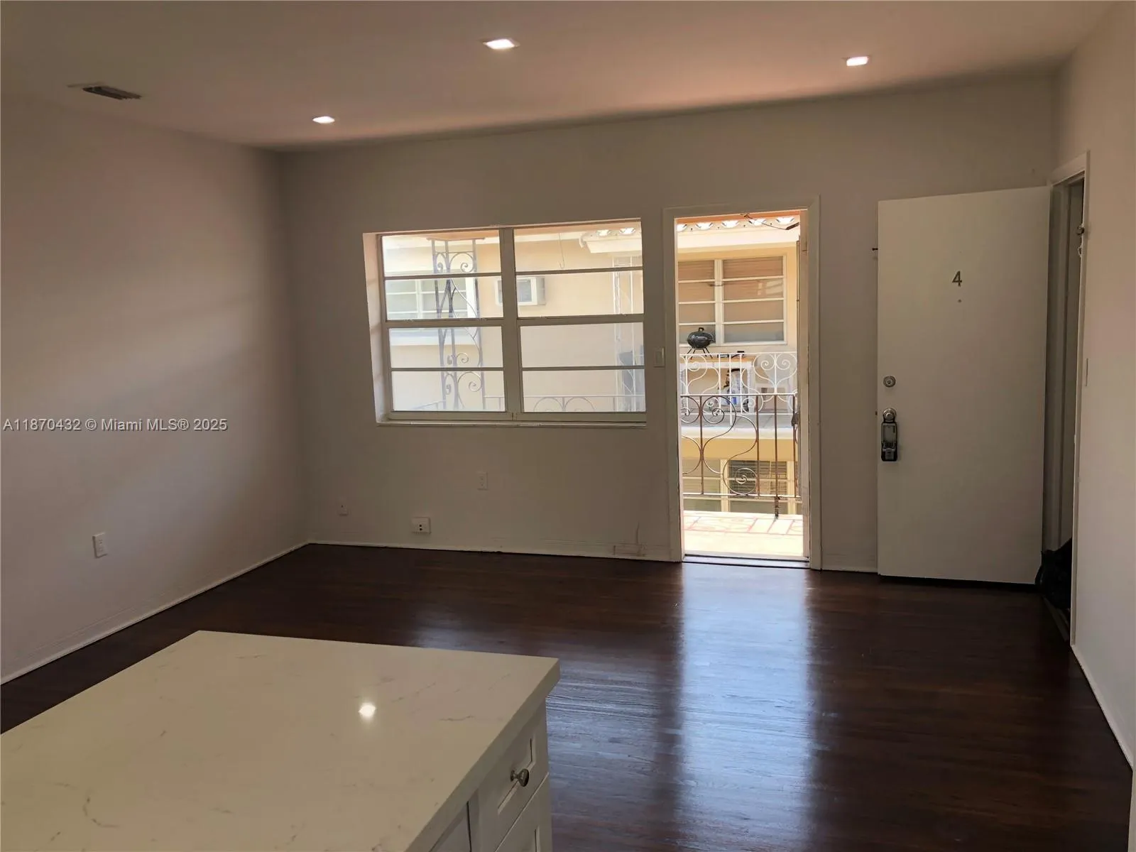 110 Zamora Ave, #4