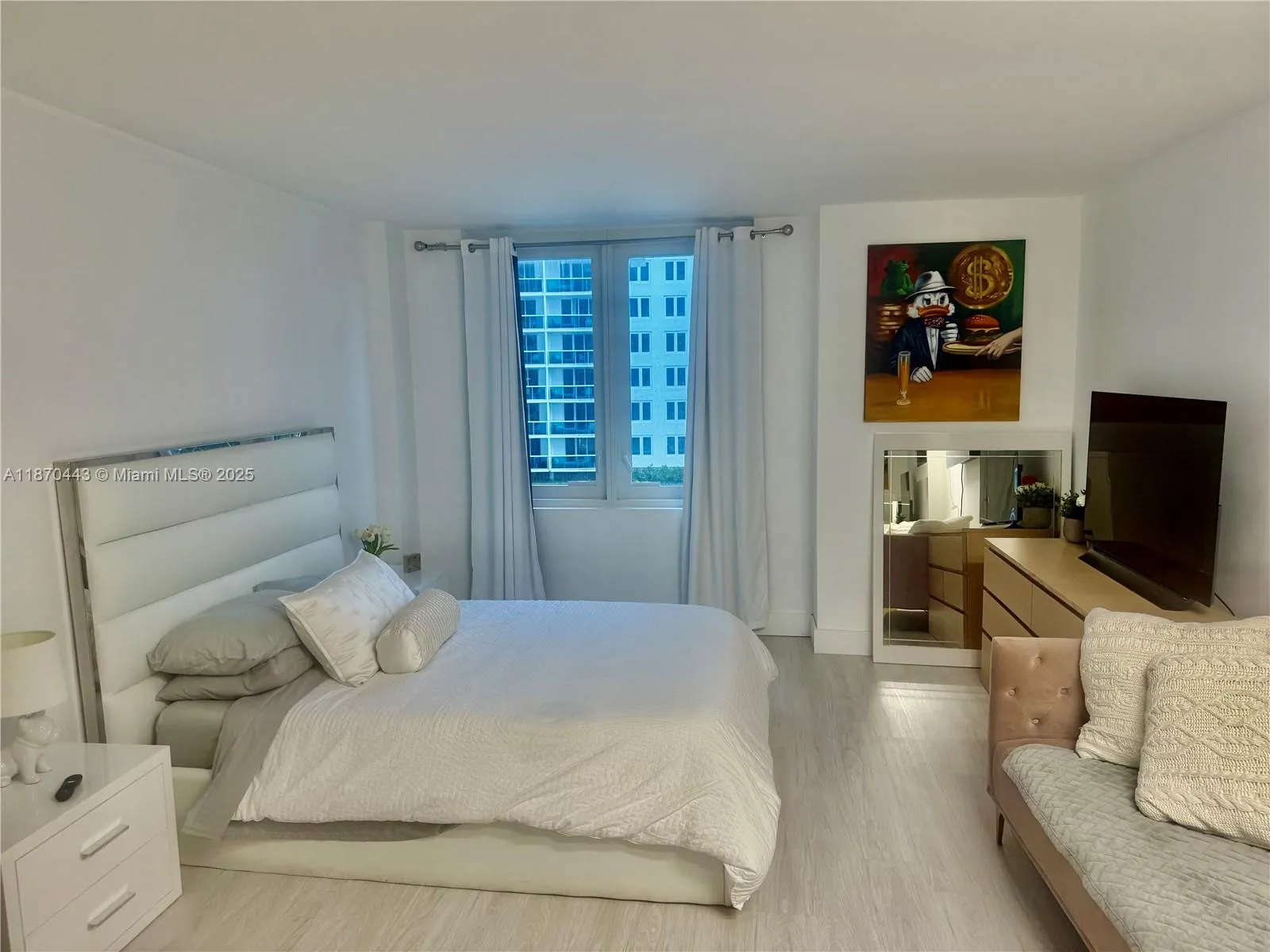 2301 Collins Ave, #619