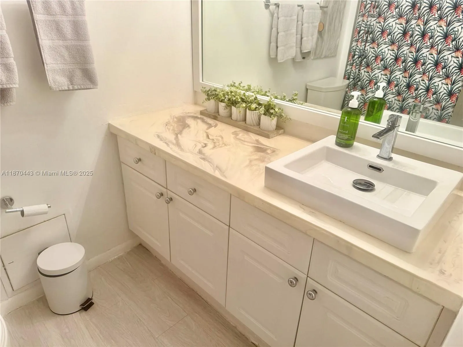 2301 Collins Ave, #619