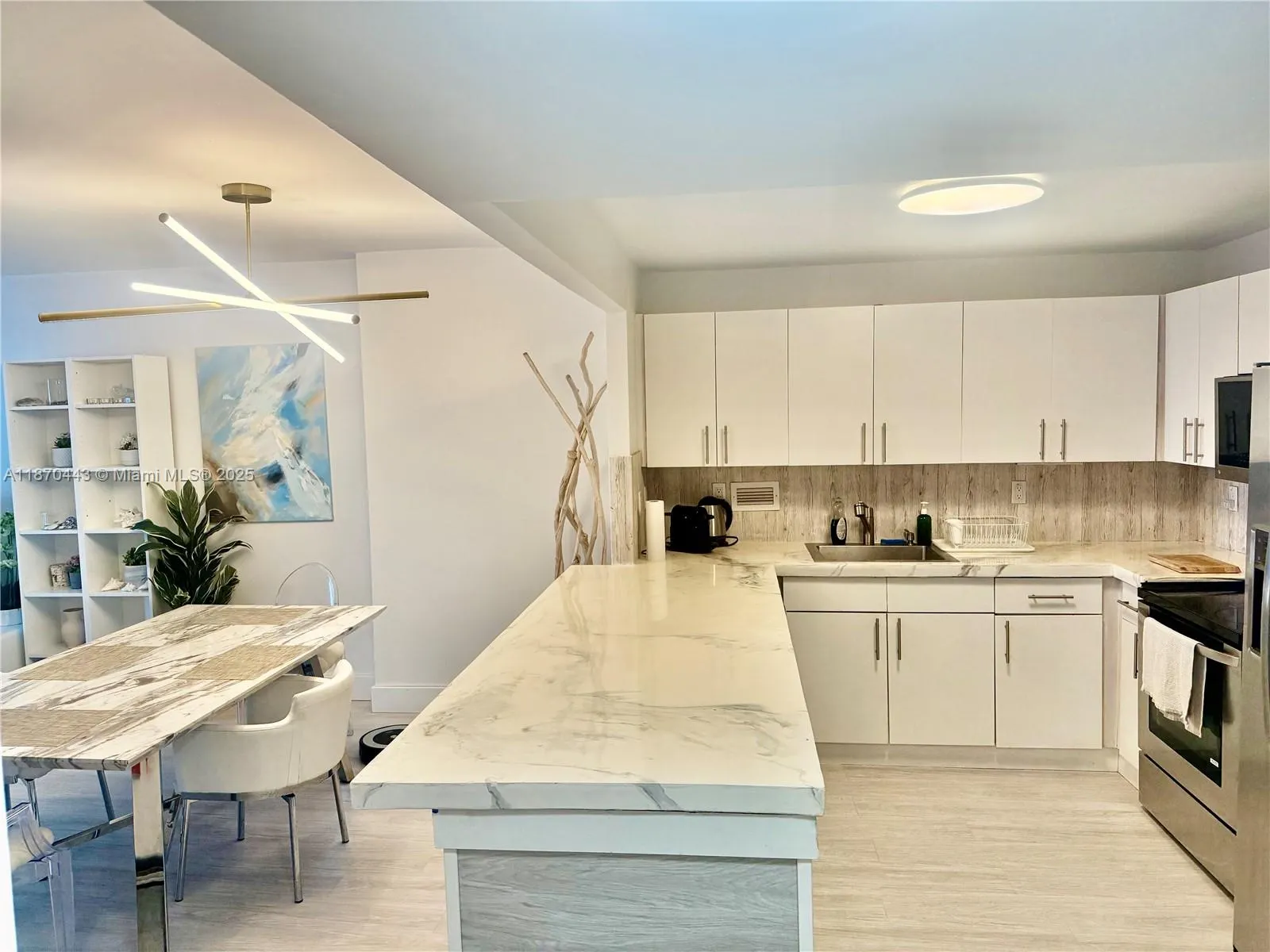 2301 Collins Ave, #619