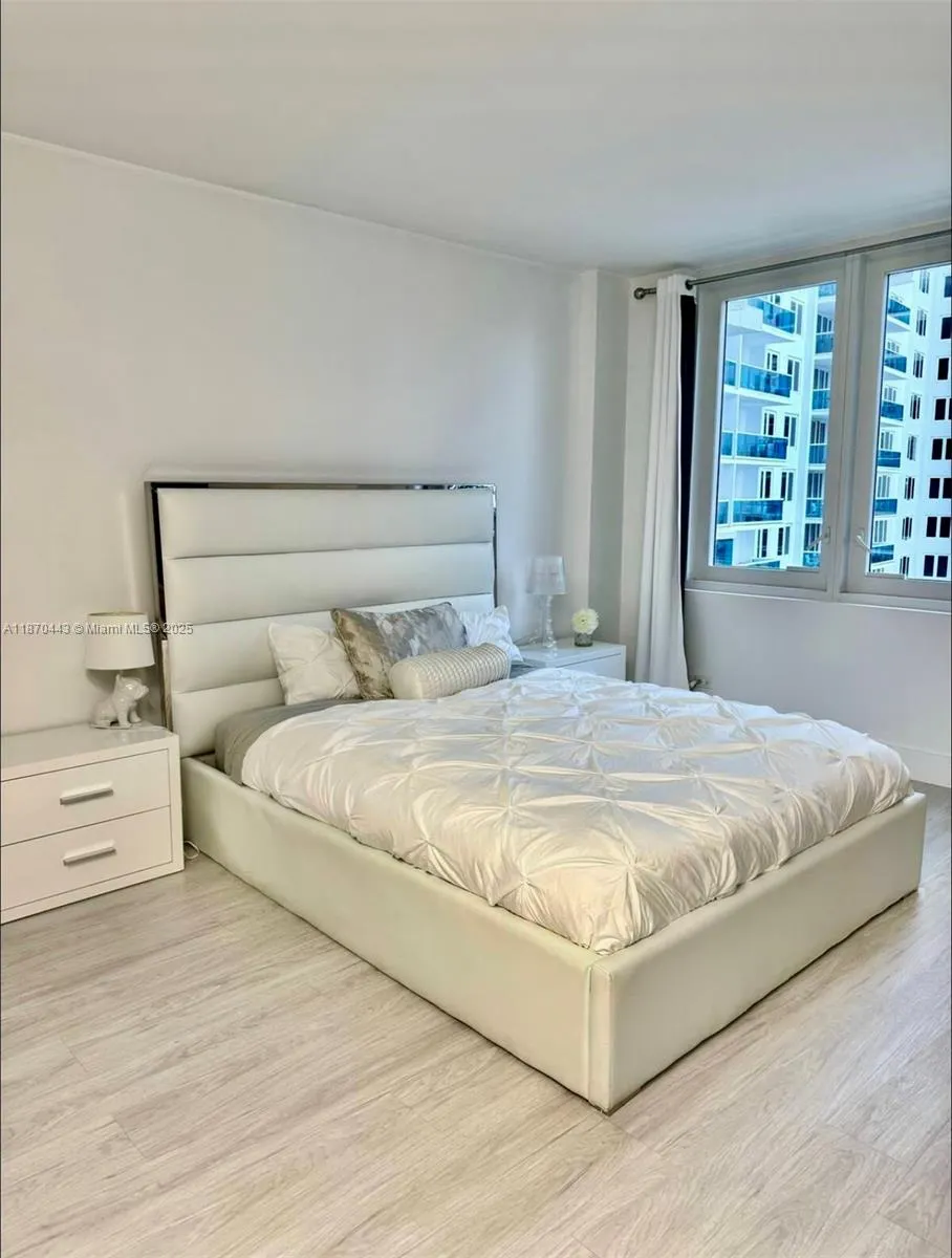 2301 Collins Ave, #619