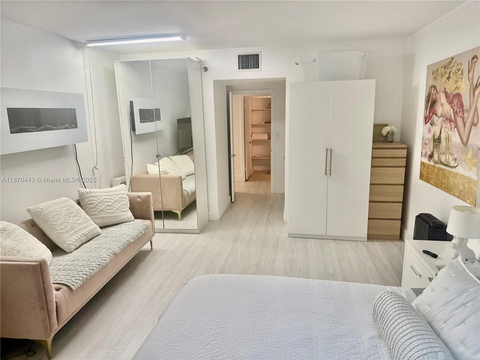 2301 Collins Ave, #619