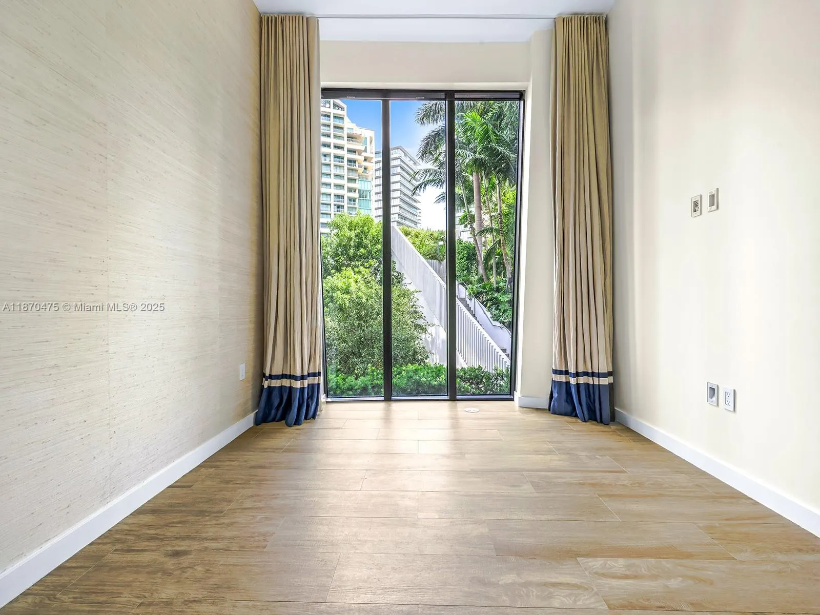 2831 S Bayshore Dr, #403