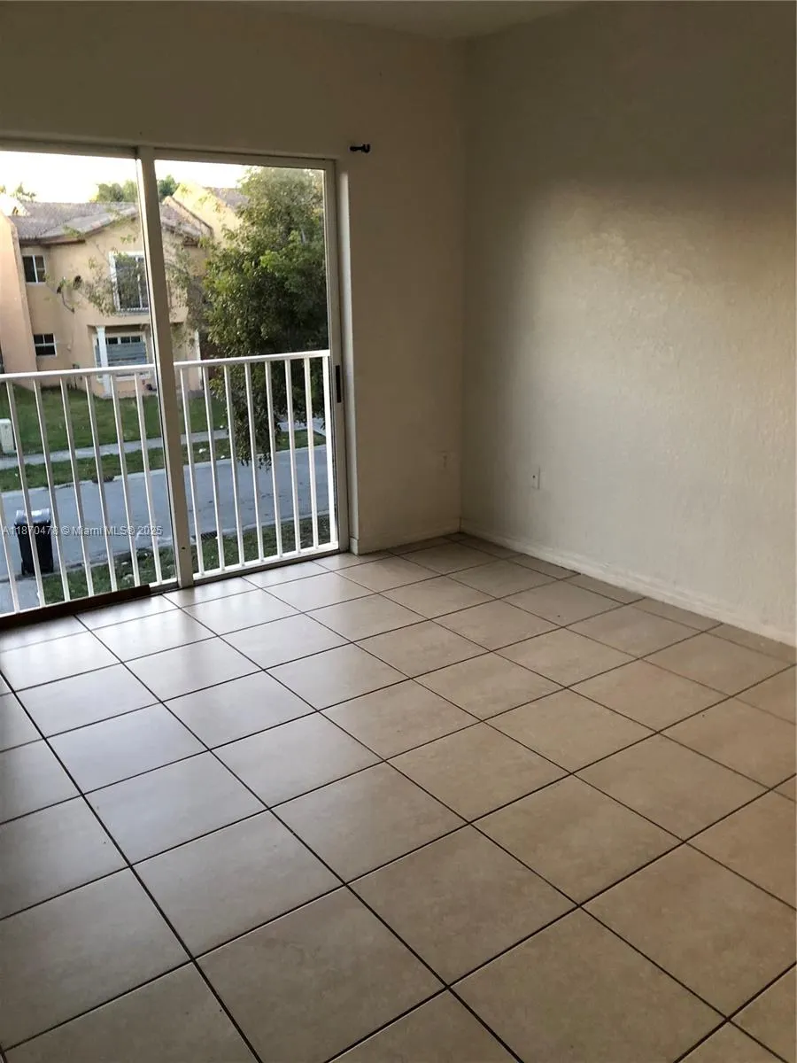 855 SW 6th Ct