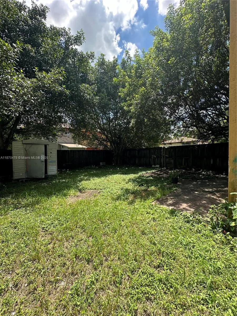 855 SW 6th Ct