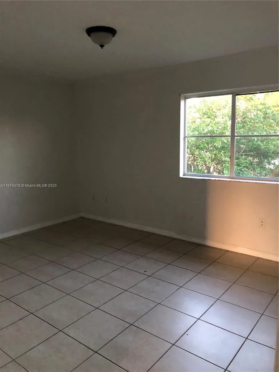 855 SW 6th Ct