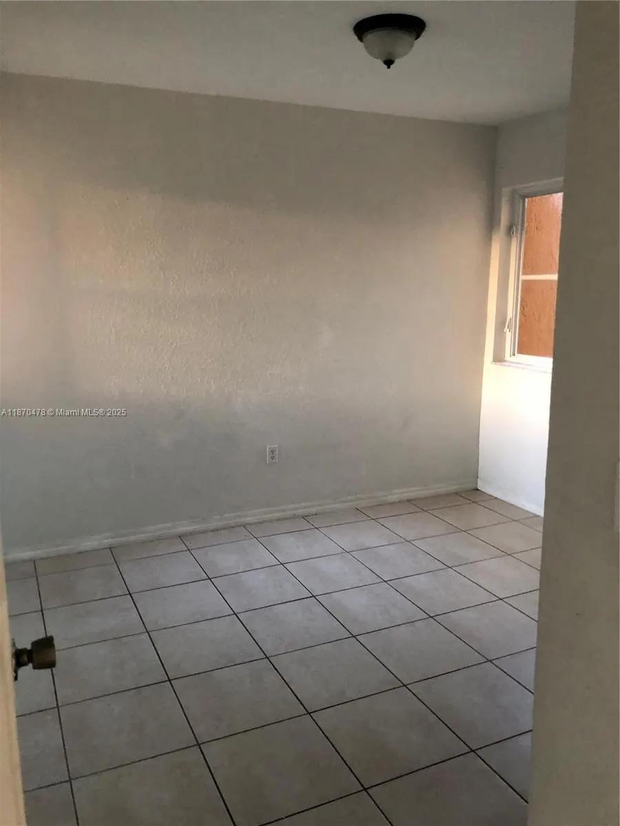 855 SW 6th Ct