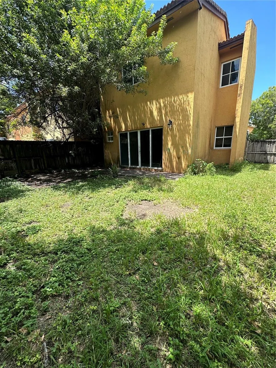 855 SW 6th Ct