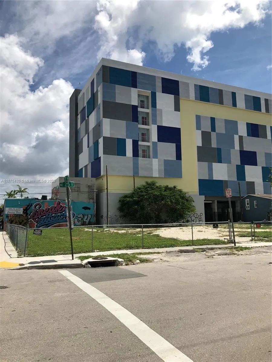 215 NE 25 STREET