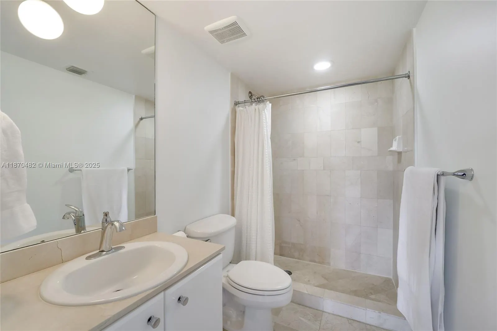 227 Michigan Ave, #406