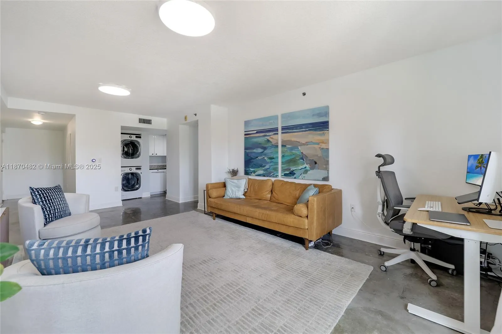227 Michigan Ave, #406