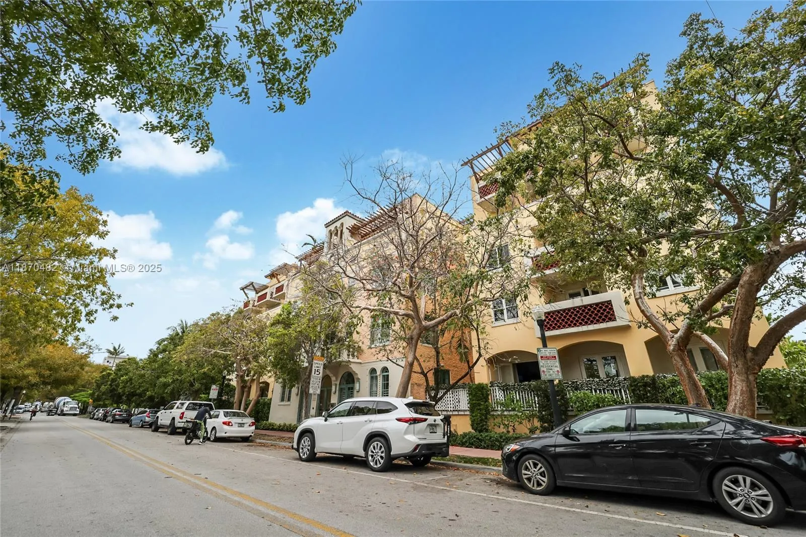 227 Michigan Ave, #406