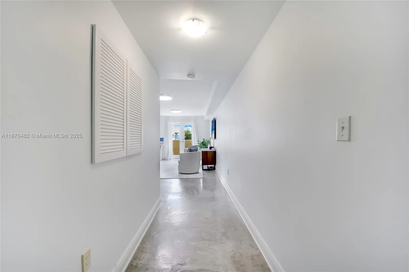 227 Michigan Ave, #406