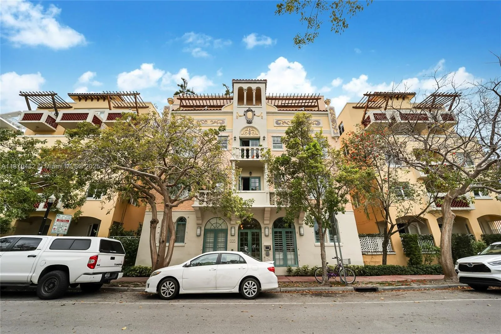 227 Michigan Ave, #406