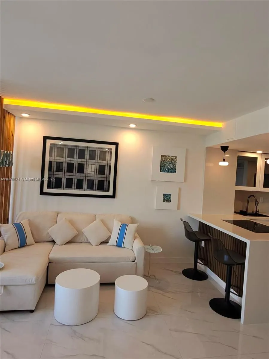2899 Collins Ave, #1634
