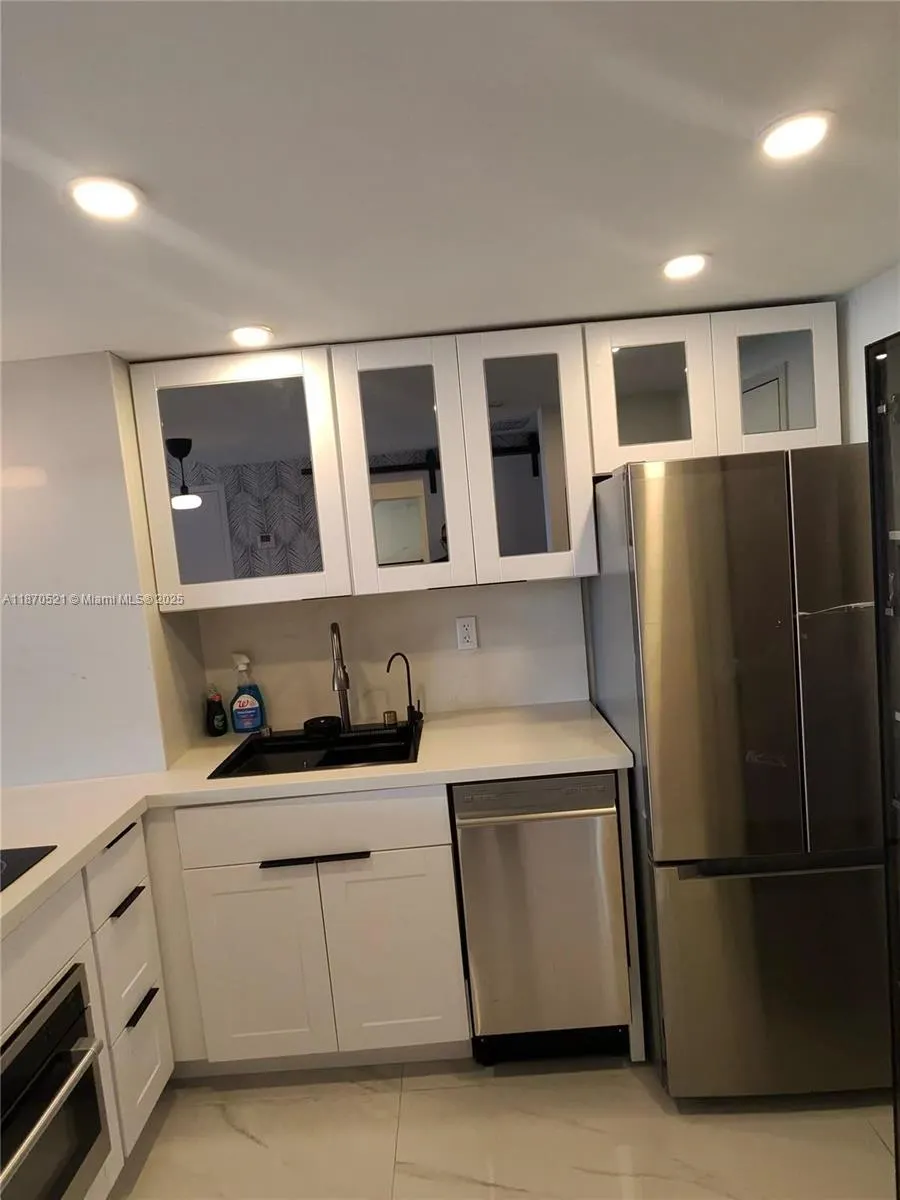 2899 Collins Ave, #1634