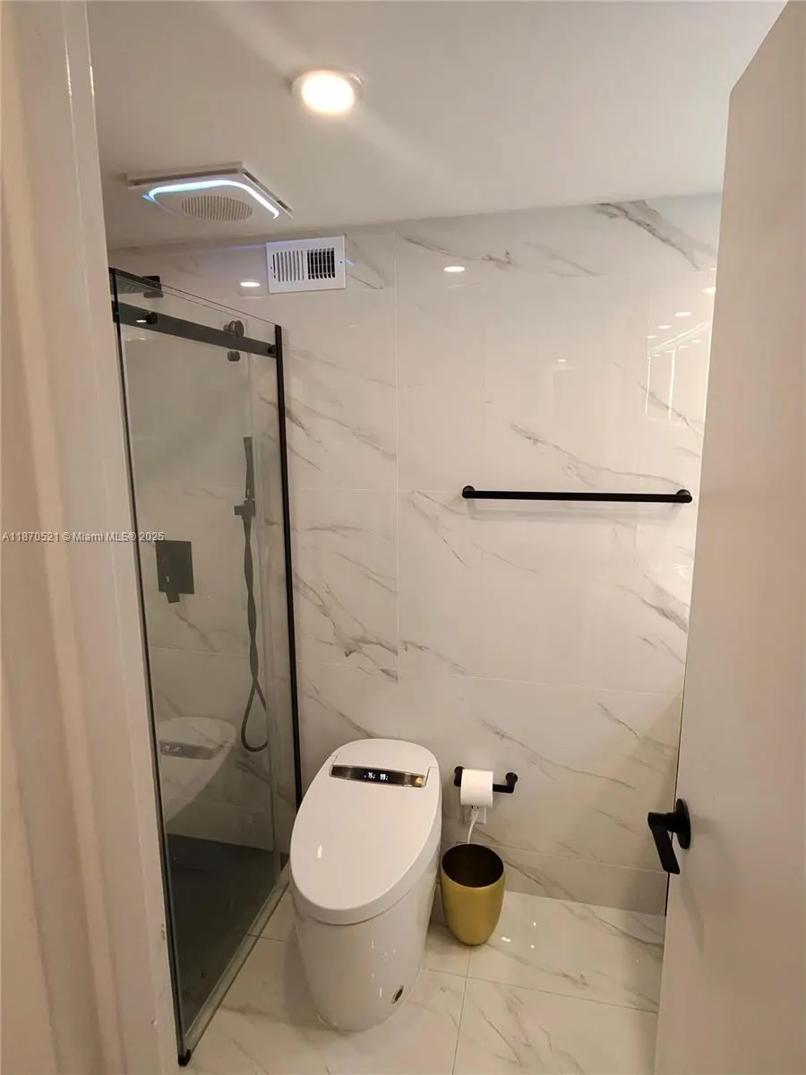2899 Collins Ave, #1634