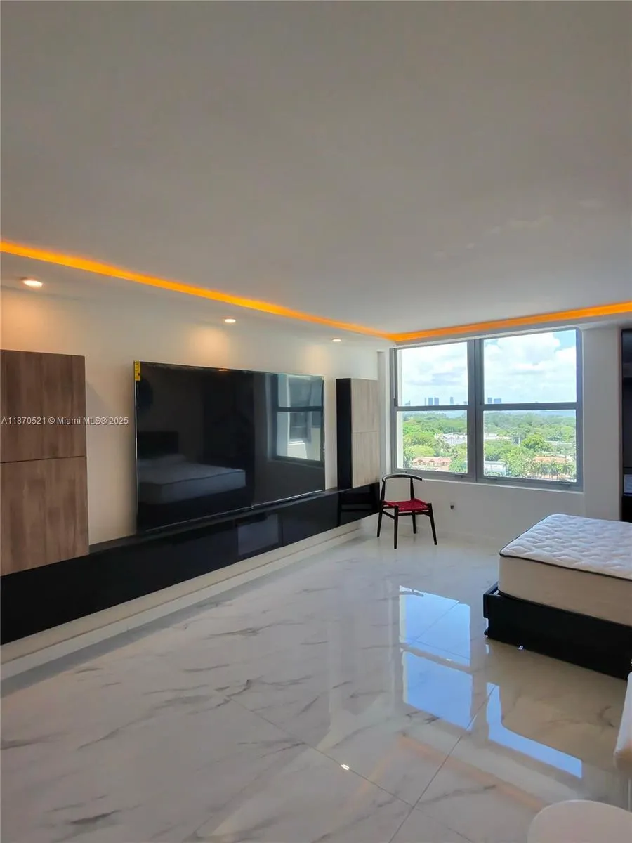 2899 Collins Ave, #1634