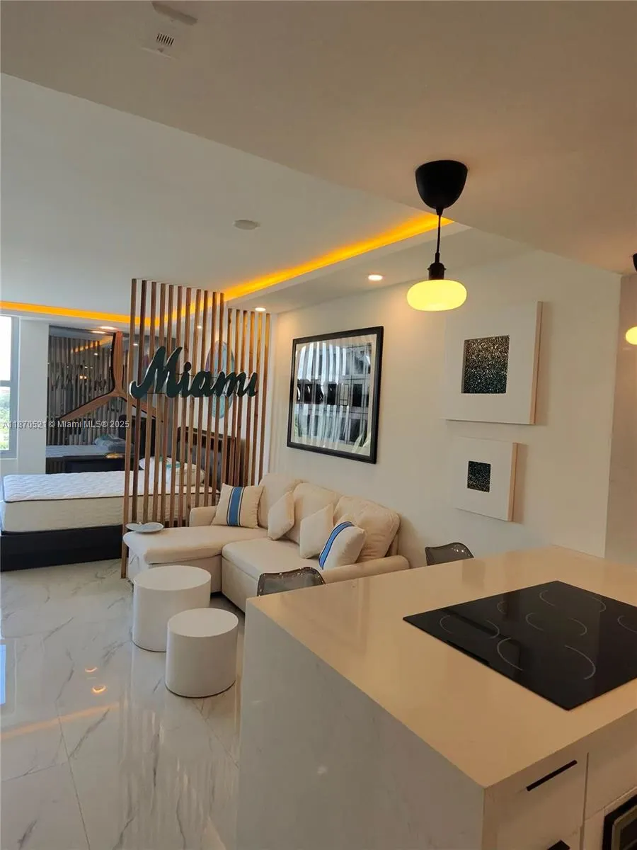 2899 Collins Ave, #1634