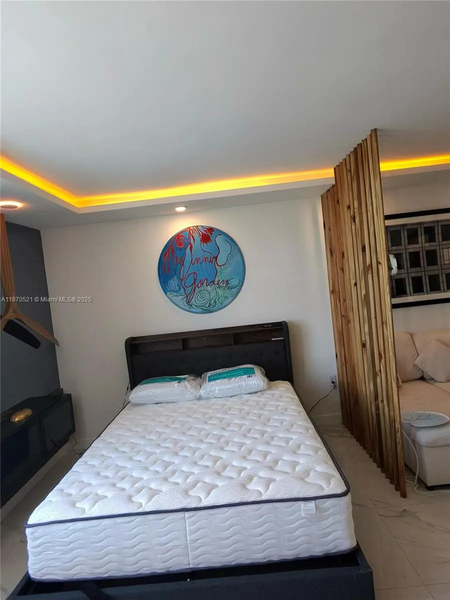 2899 Collins Ave, #1634