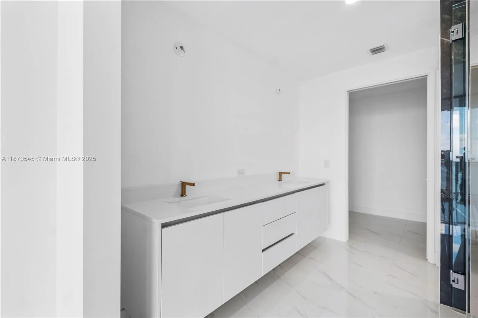 700 NE 24TH ST, #4102