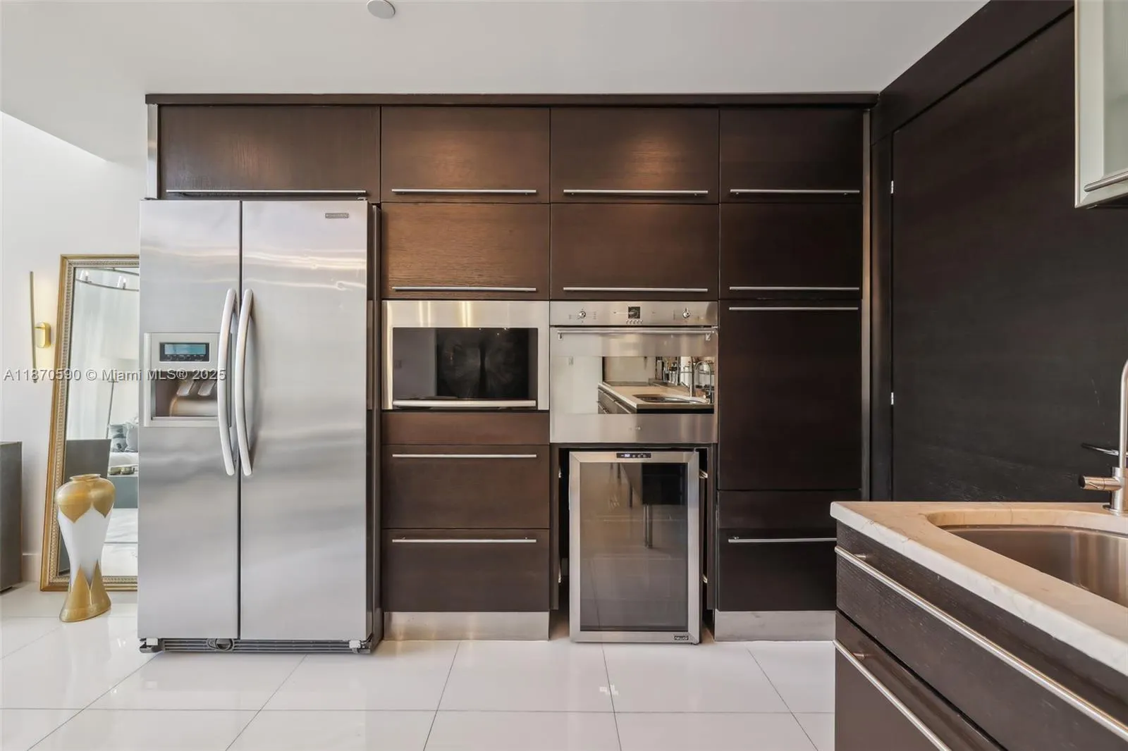 6000 Collins Ave, #304