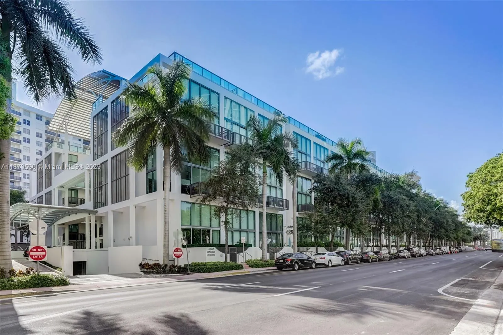 6000 Collins Ave, #304