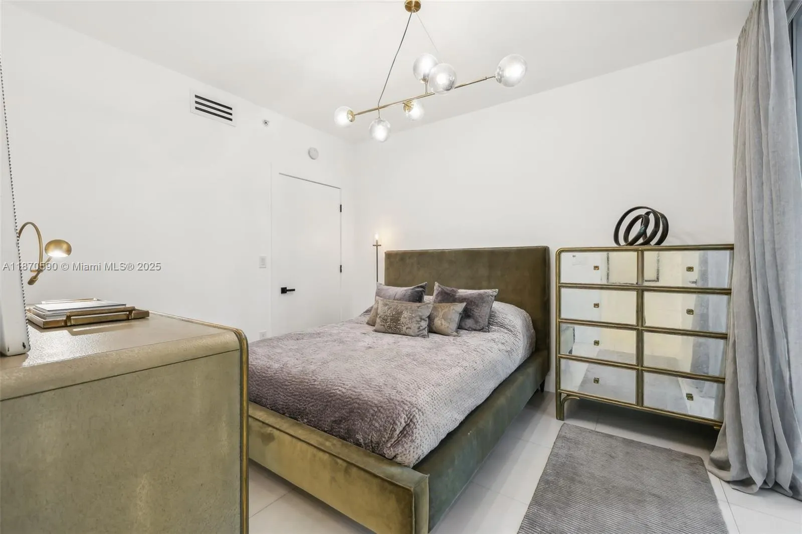 6000 Collins Ave, #304