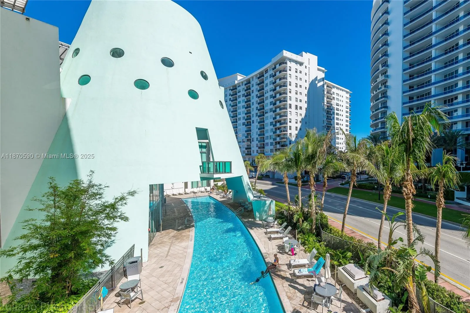 6000 Collins Ave, #304