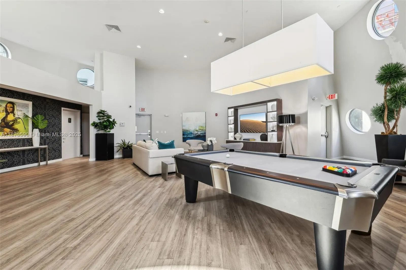 6000 Collins Ave, #304