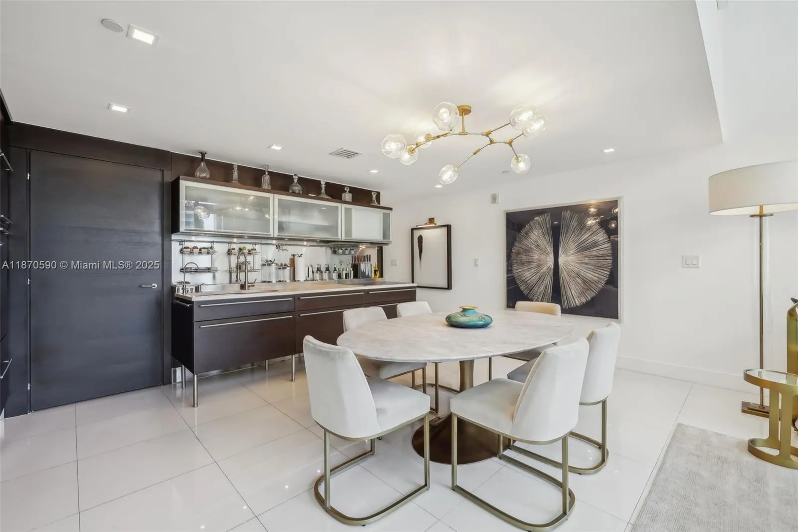 6000 Collins Ave, #304