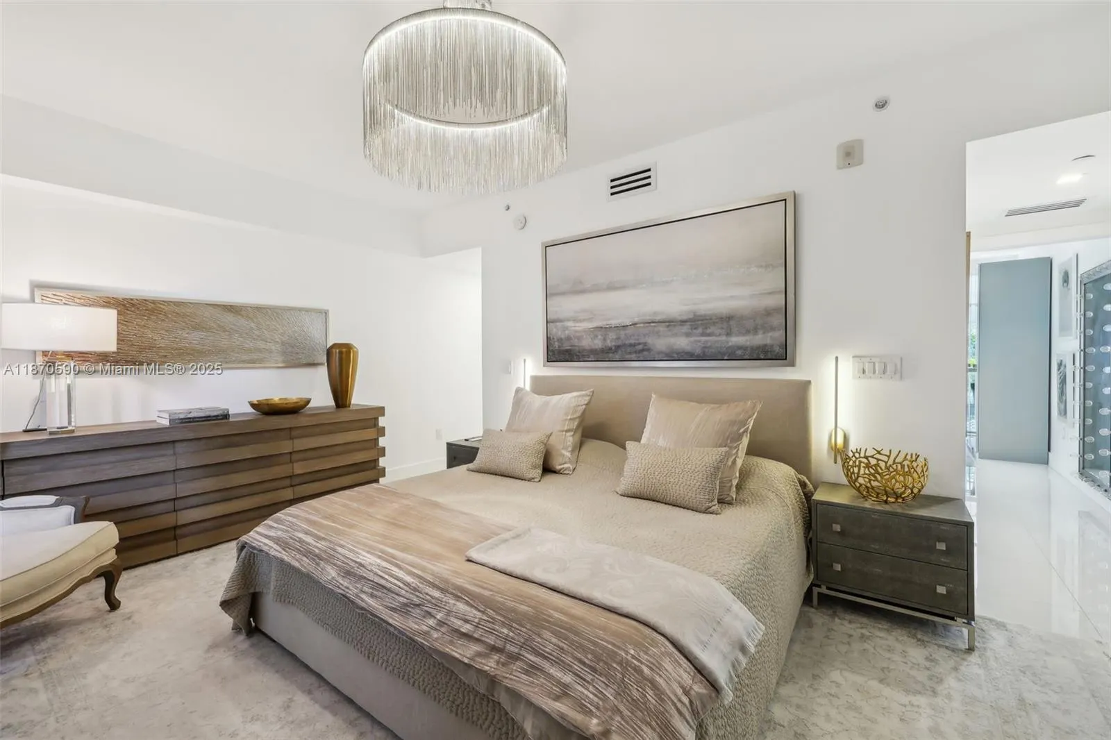 6000 Collins Ave, #304