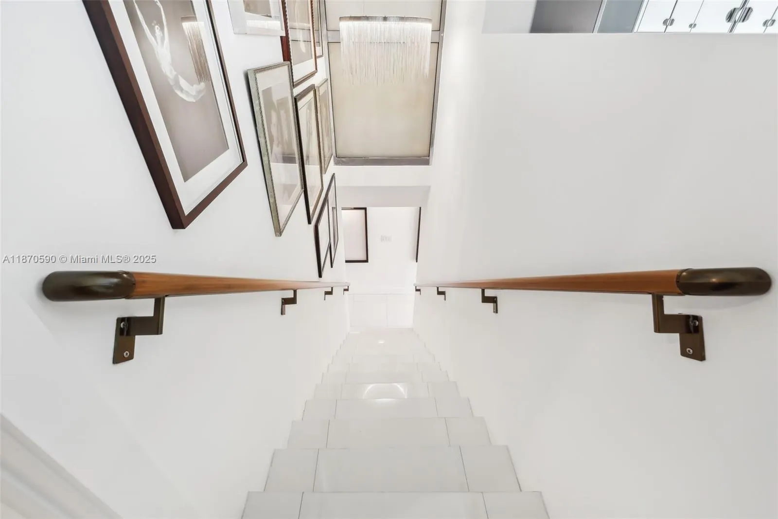 6000 Collins Ave, #304