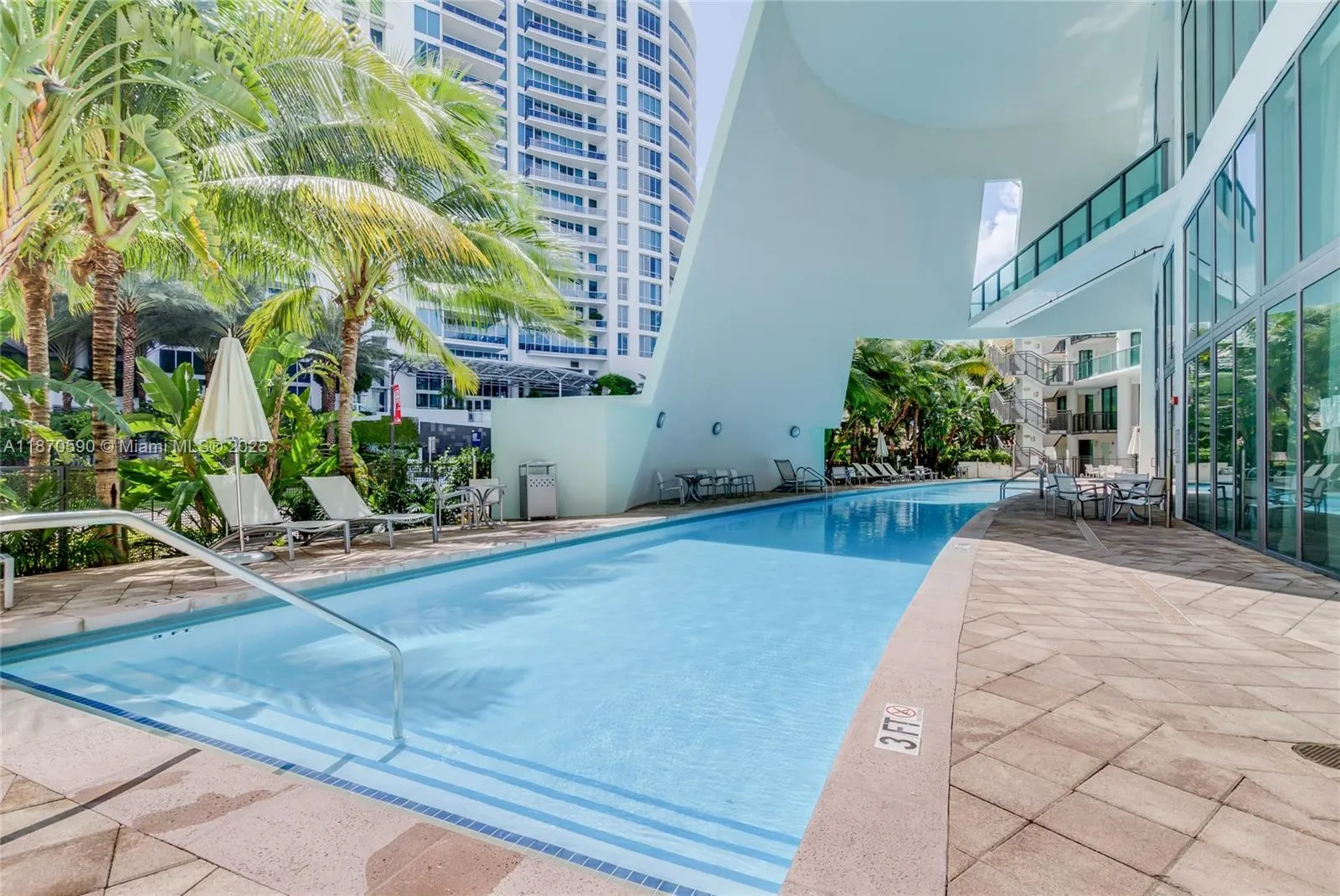 6000 Collins Ave, #304