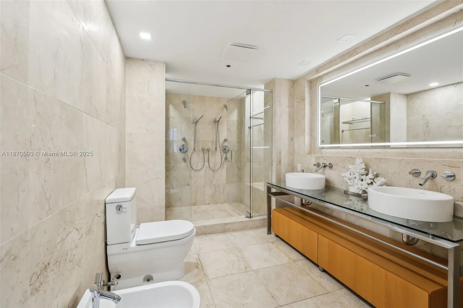 6000 Collins Ave, #304