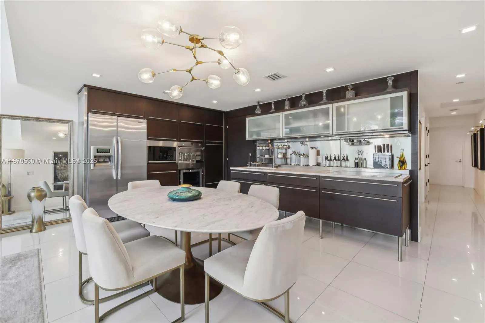 6000 Collins Ave, #304