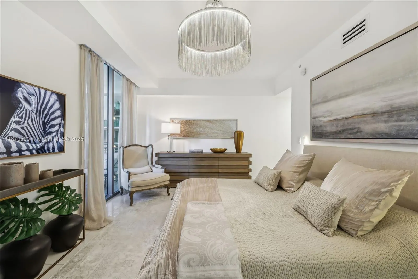 6000 Collins Ave, #304