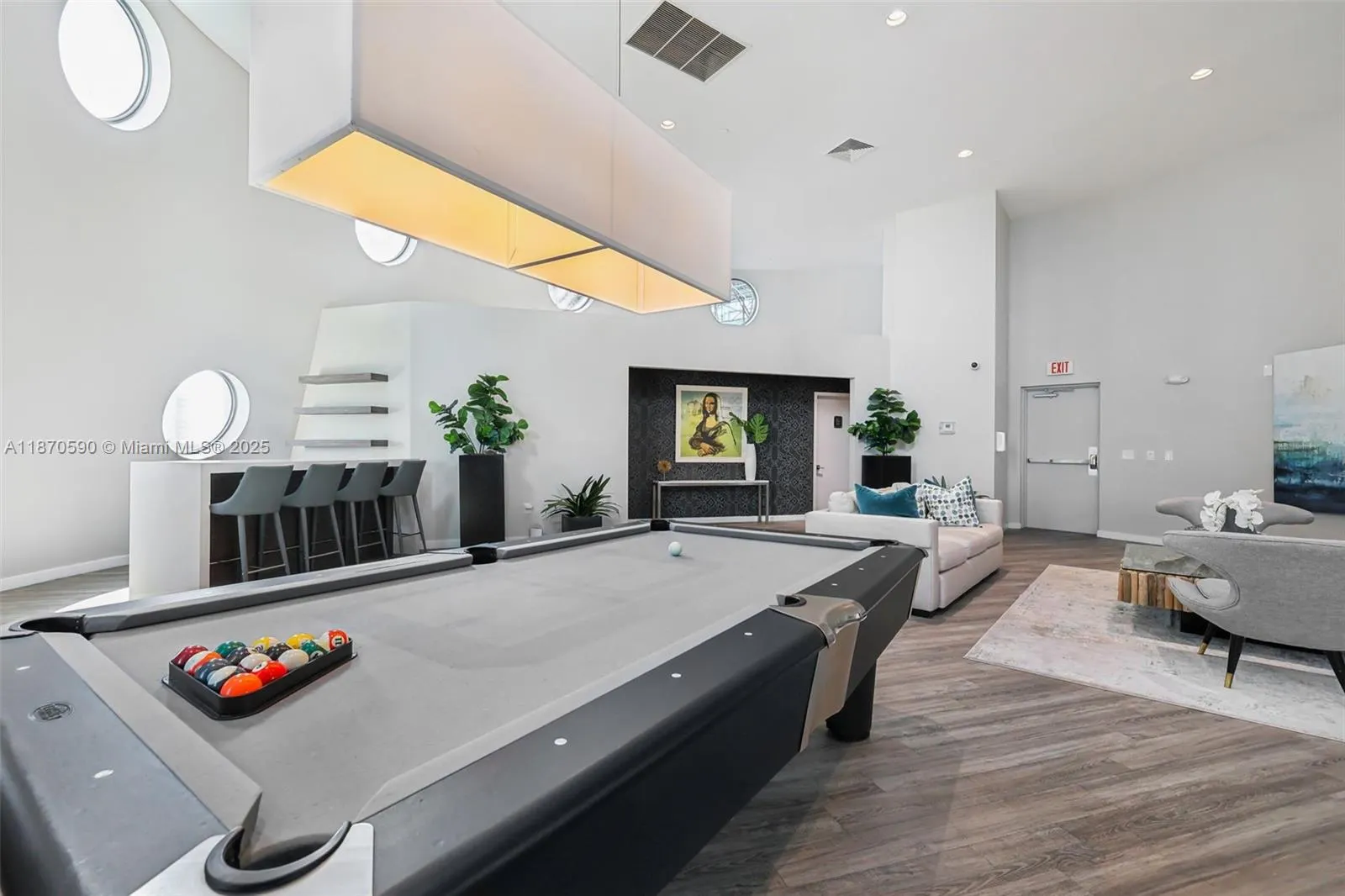 6000 Collins Ave, #304