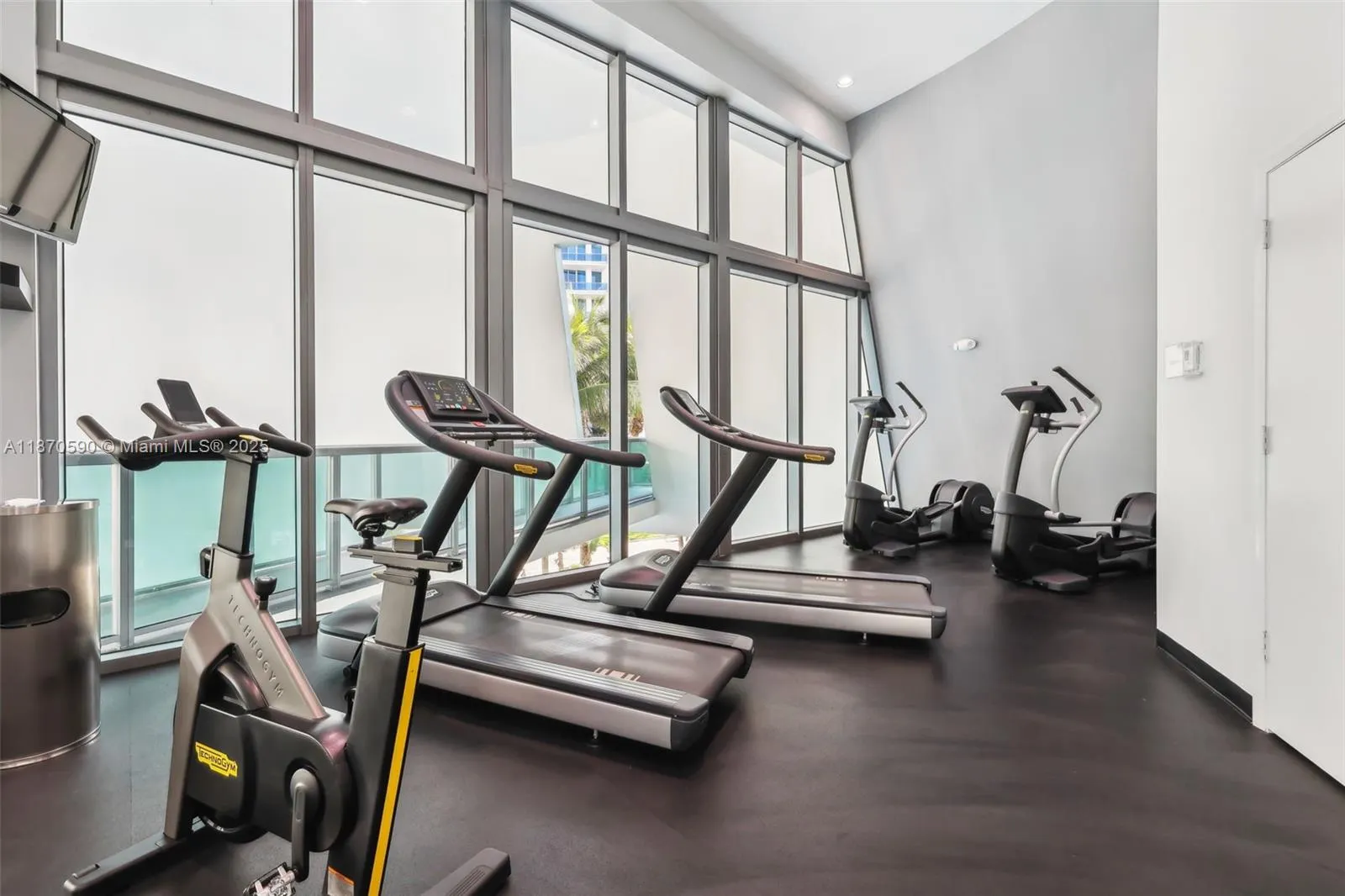 6000 Collins Ave, #304