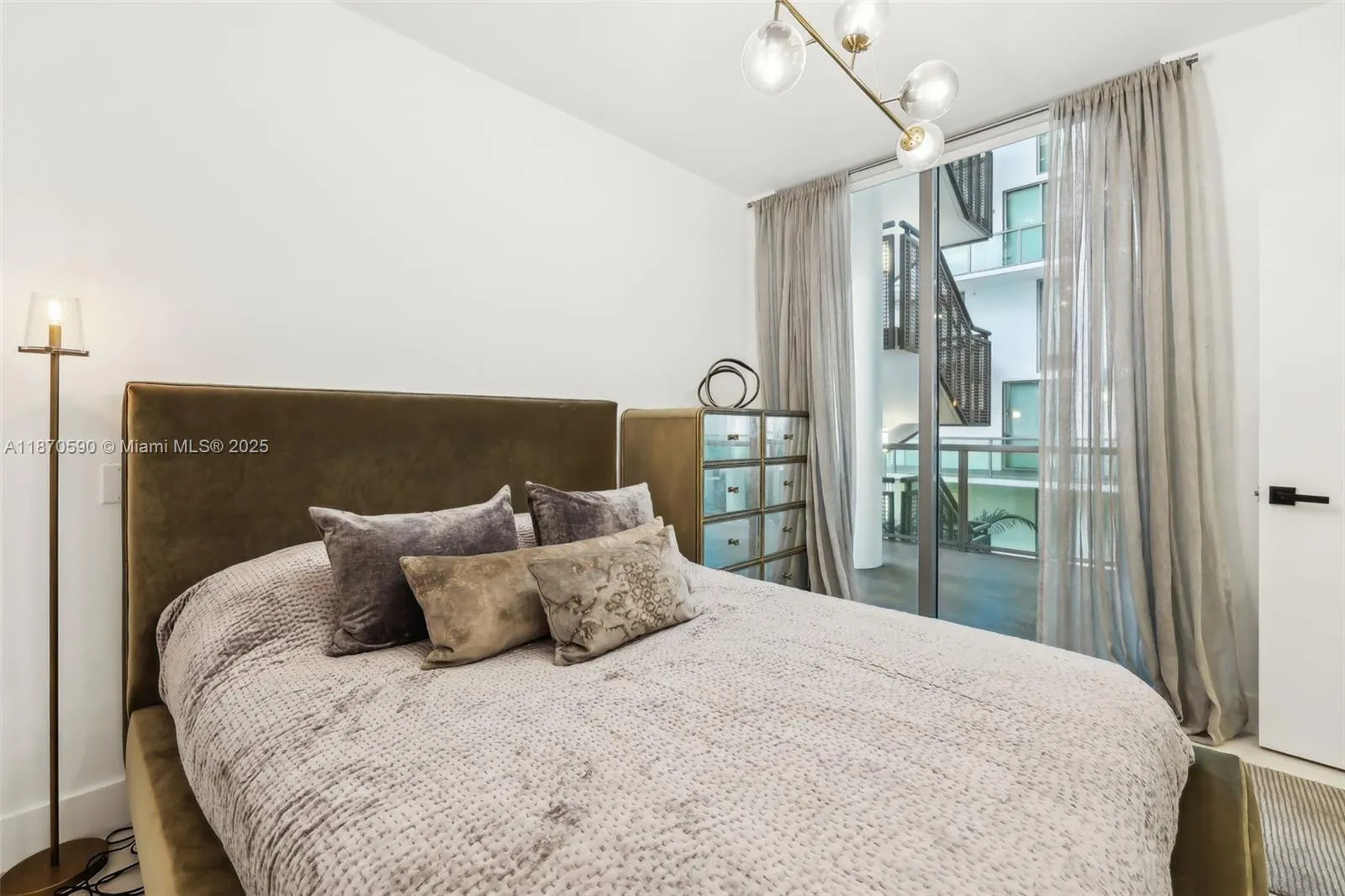 6000 Collins Ave, #304