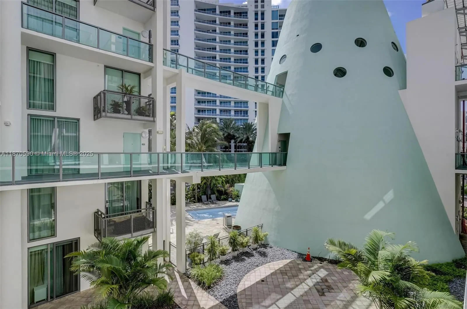 6000 Collins Ave, #304