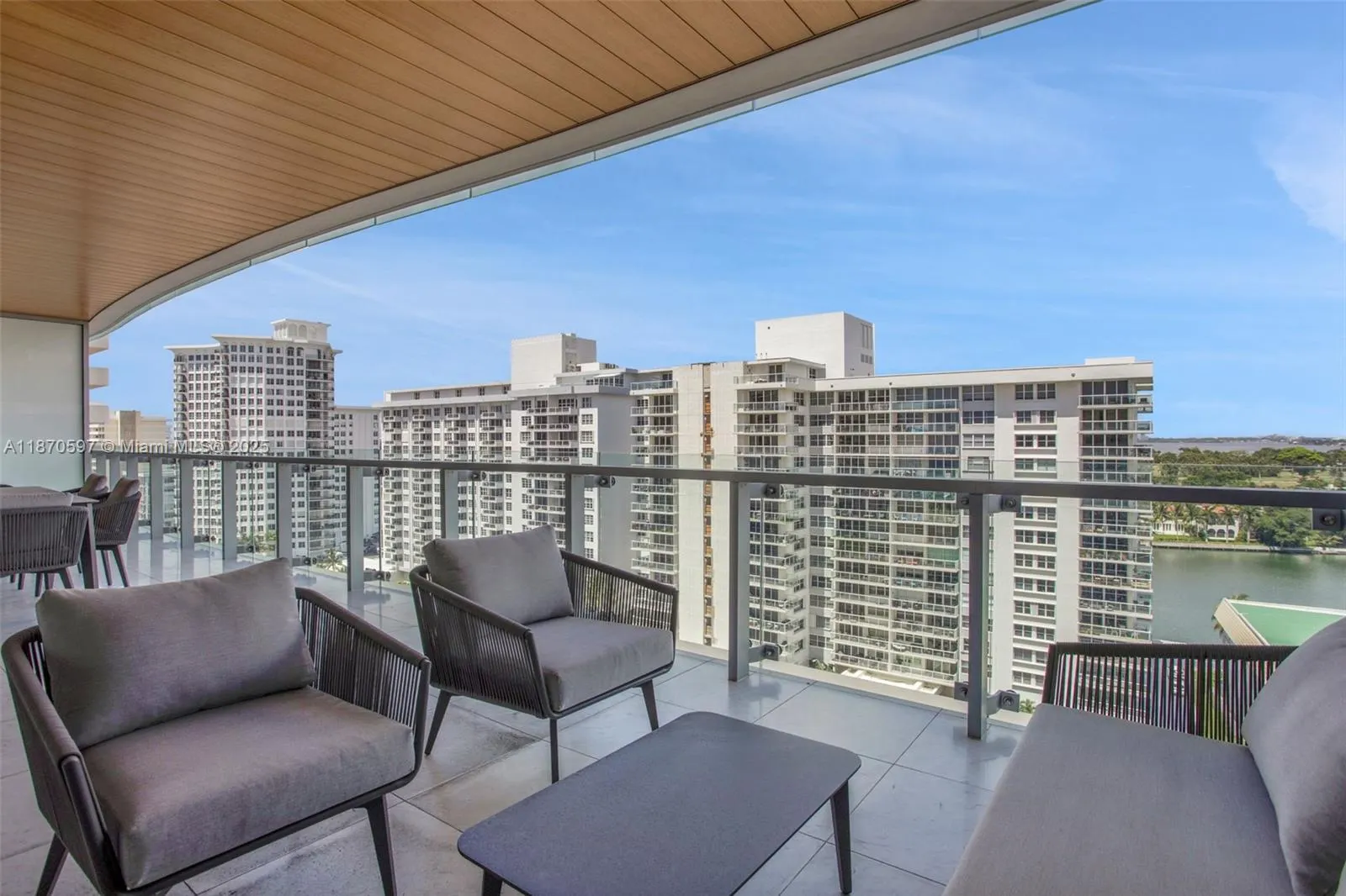 5775 Collins Ave, #1105