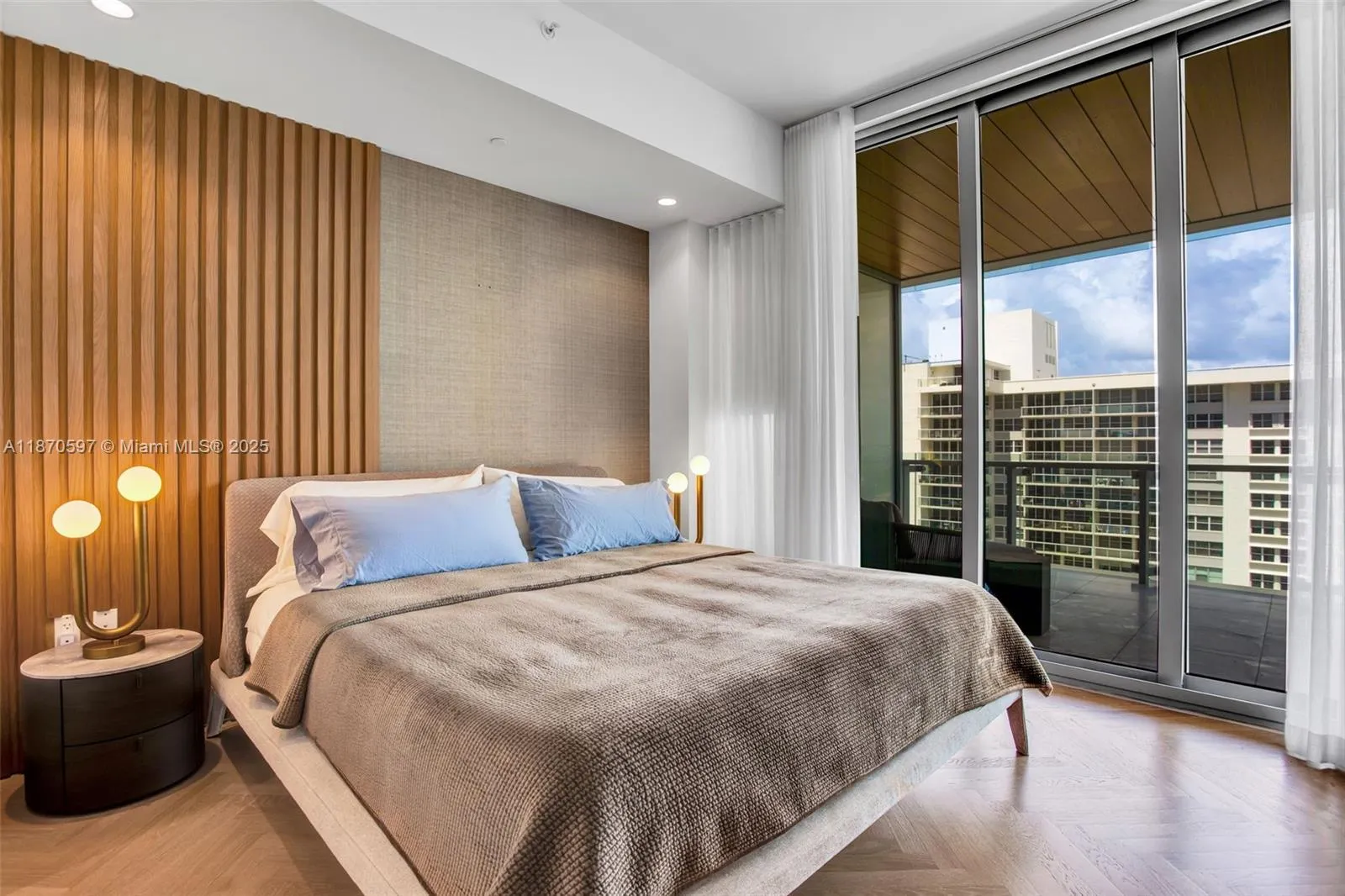 5775 Collins Ave, #1105