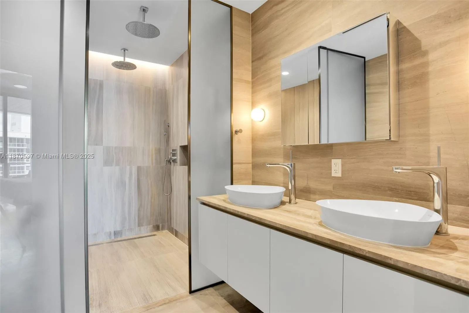 5775 Collins Ave, #1105