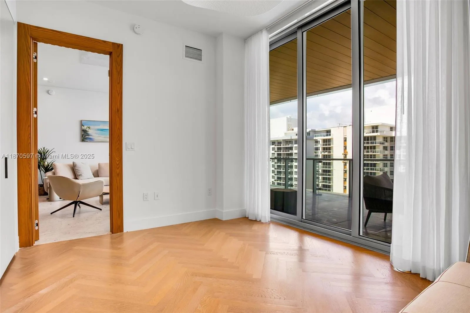 5775 Collins Ave, #1105