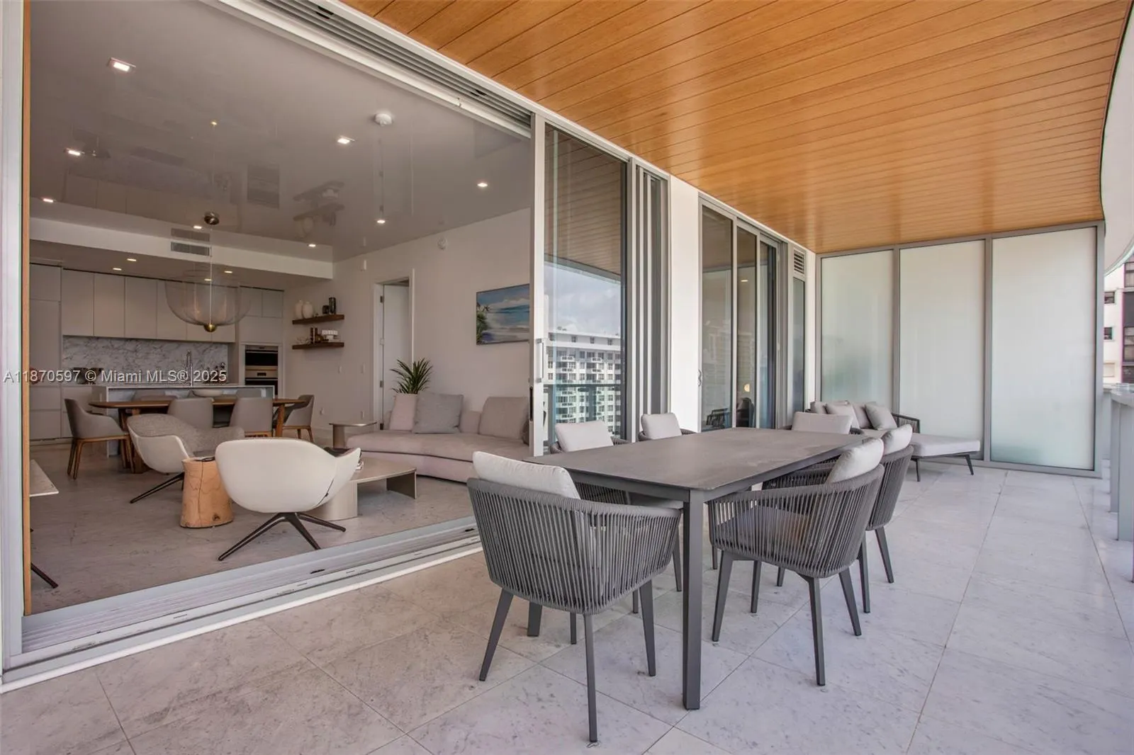 5775 Collins Ave, #1105