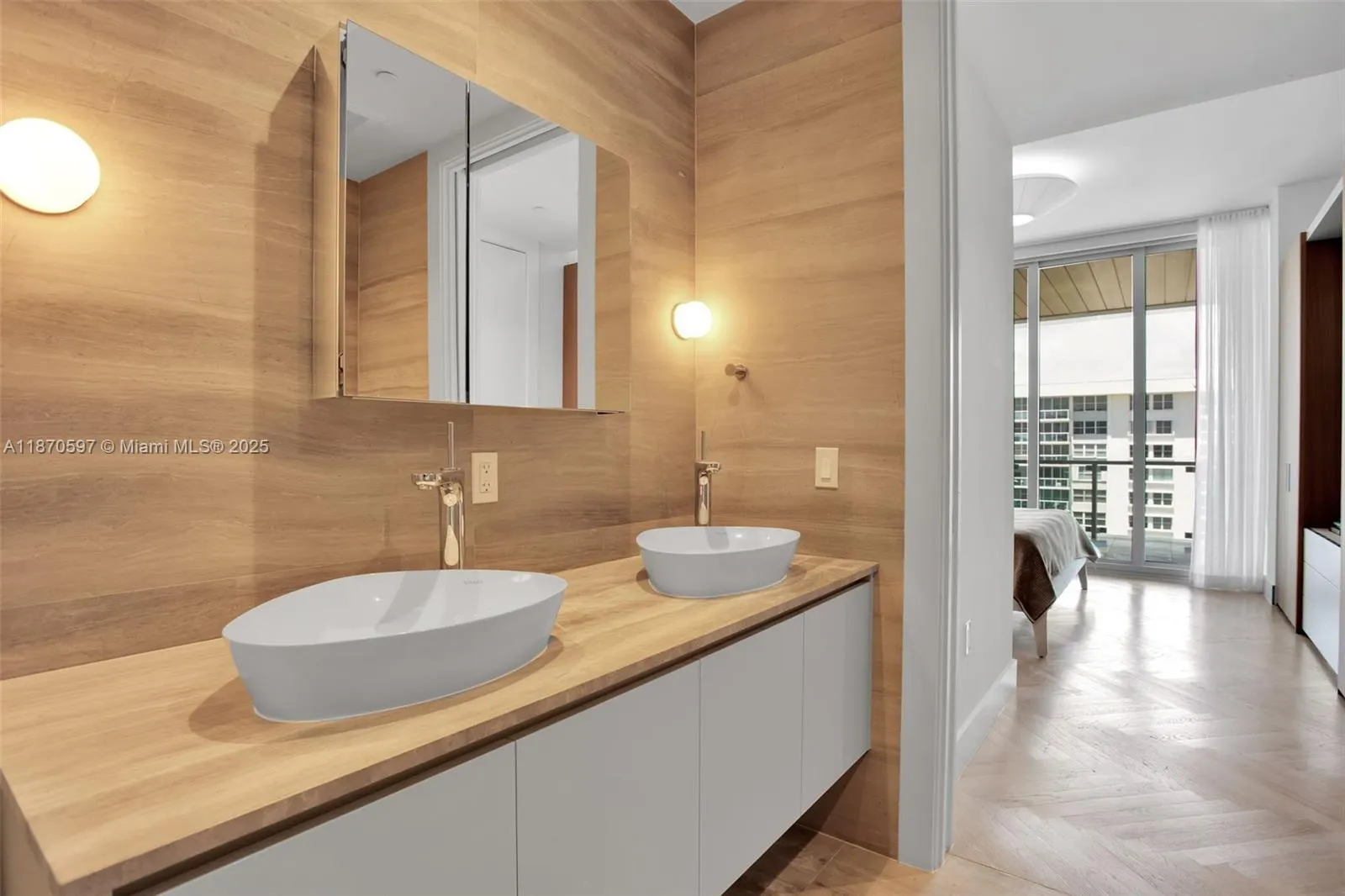 5775 Collins Ave, #1105