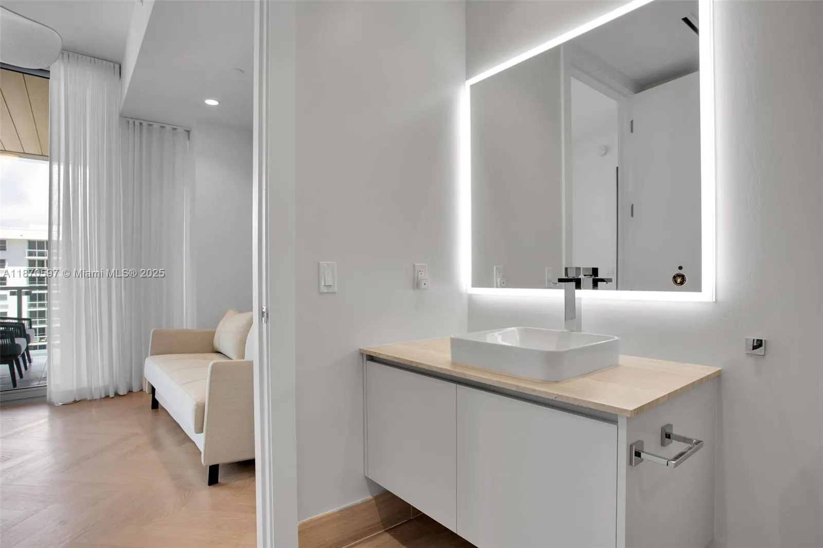 5775 Collins Ave, #1105