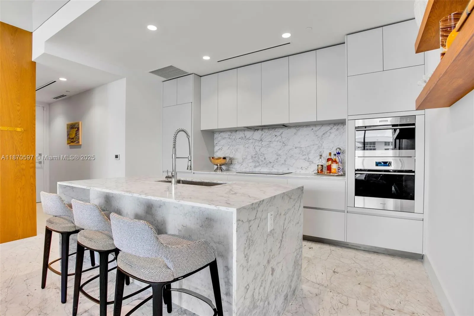 5775 Collins Ave, #1105